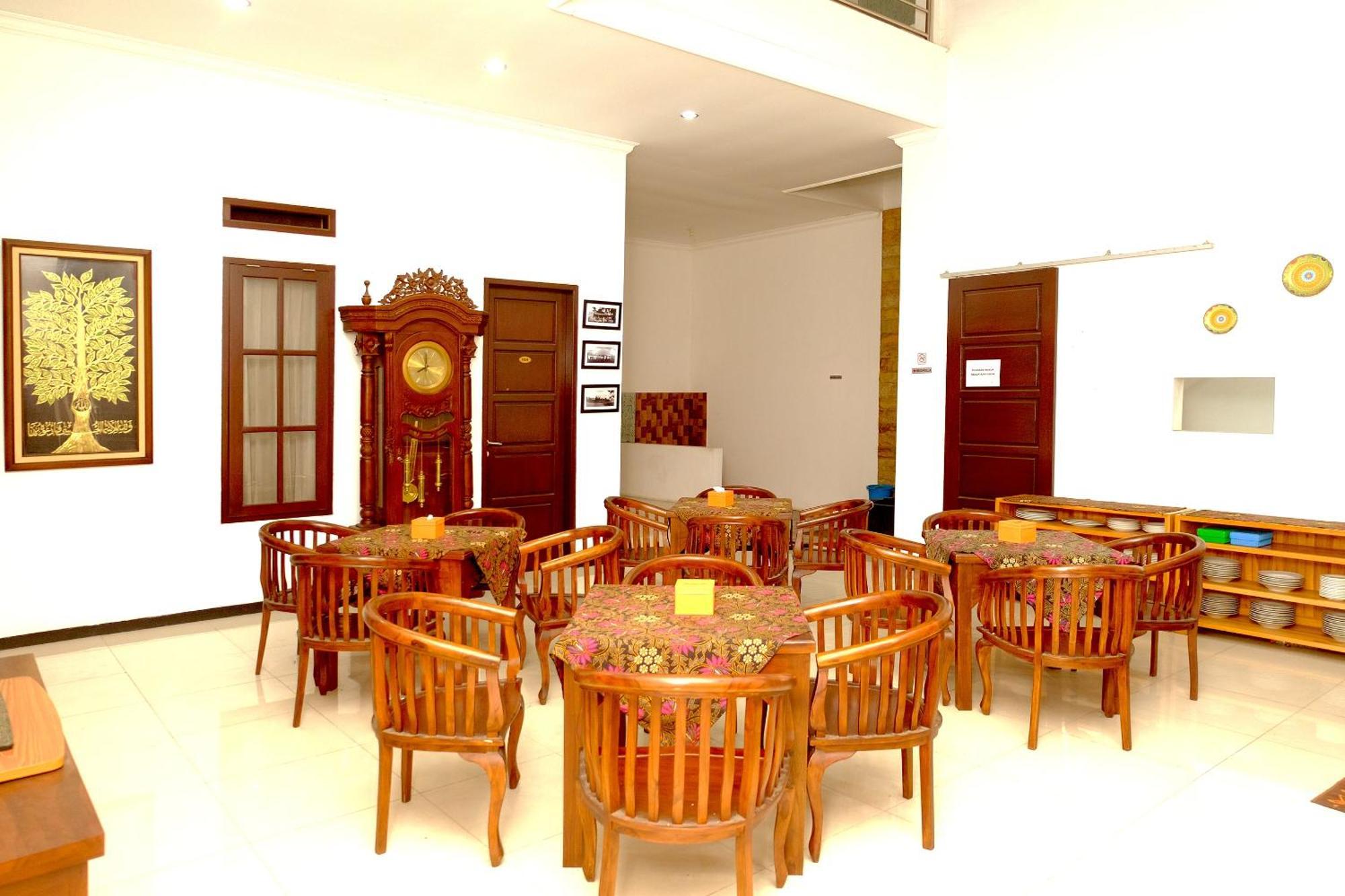 Oyo 350 D' Maktab Homestay Syariah Маланг Экстерьер фото