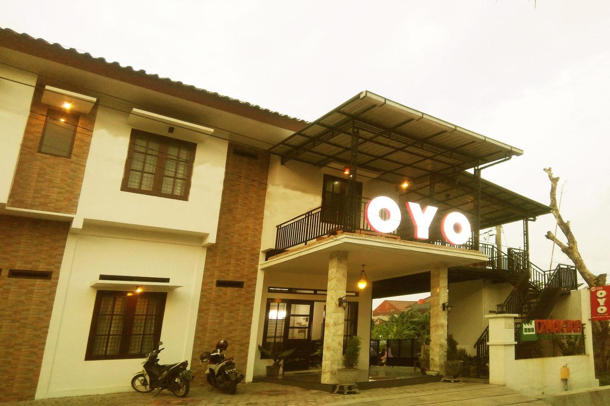 Oyo 350 D' Maktab Homestay Syariah Маланг Экстерьер фото