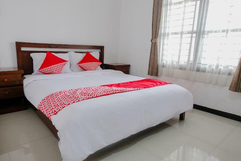 Oyo 350 D' Maktab Homestay Syariah Маланг Экстерьер фото