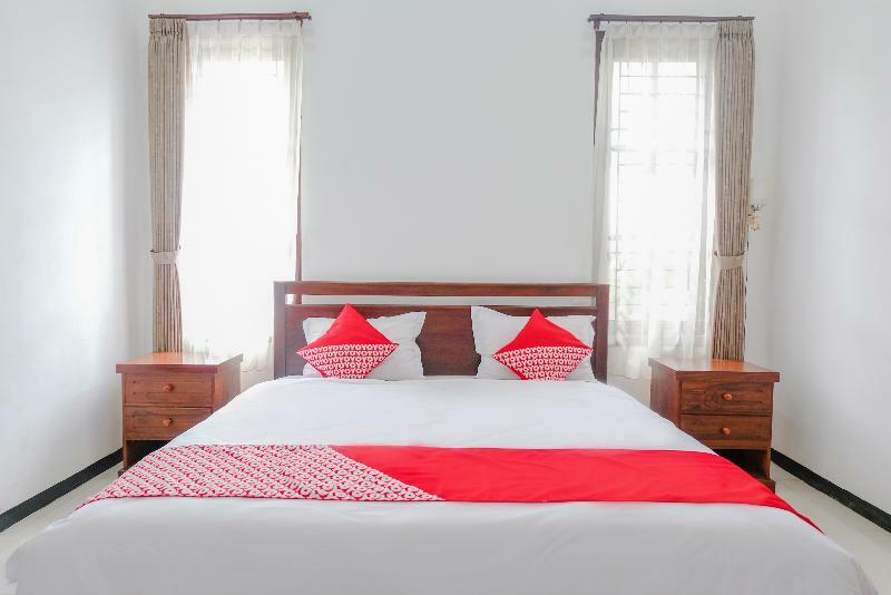 Oyo 350 D' Maktab Homestay Syariah Маланг Экстерьер фото