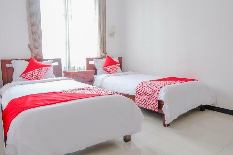 Oyo 350 D' Maktab Homestay Syariah Маланг Экстерьер фото