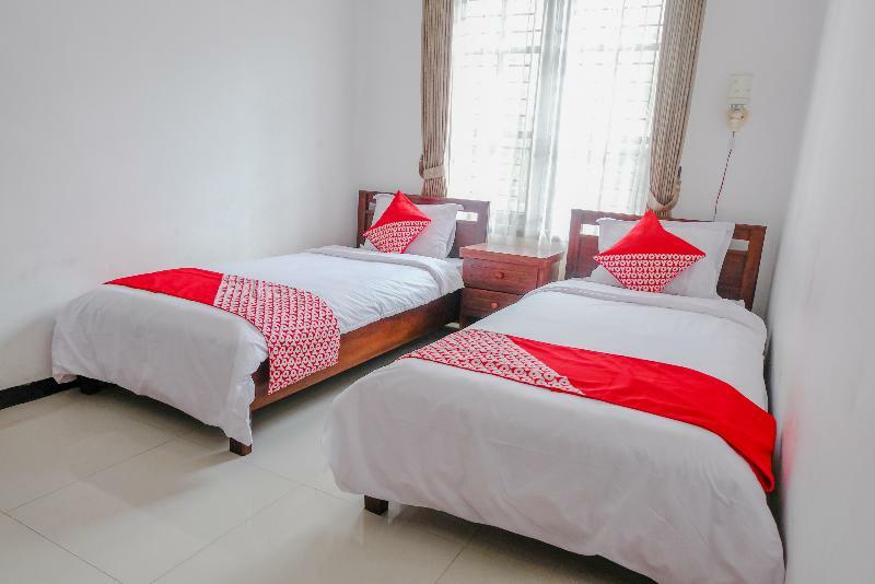 Oyo 350 D' Maktab Homestay Syariah Маланг Экстерьер фото
